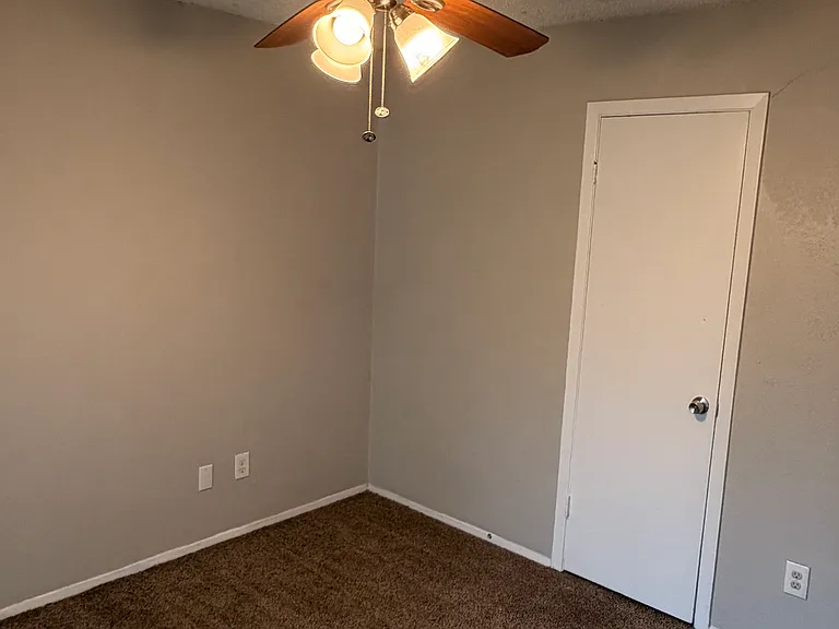 1005 Fairfax Ct — Photo 14