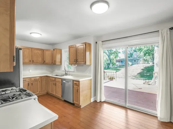 2609 Meridian Dr, Robbinsdale, MN 55422