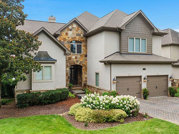 2nd image of 210 Casa Del Lago Way