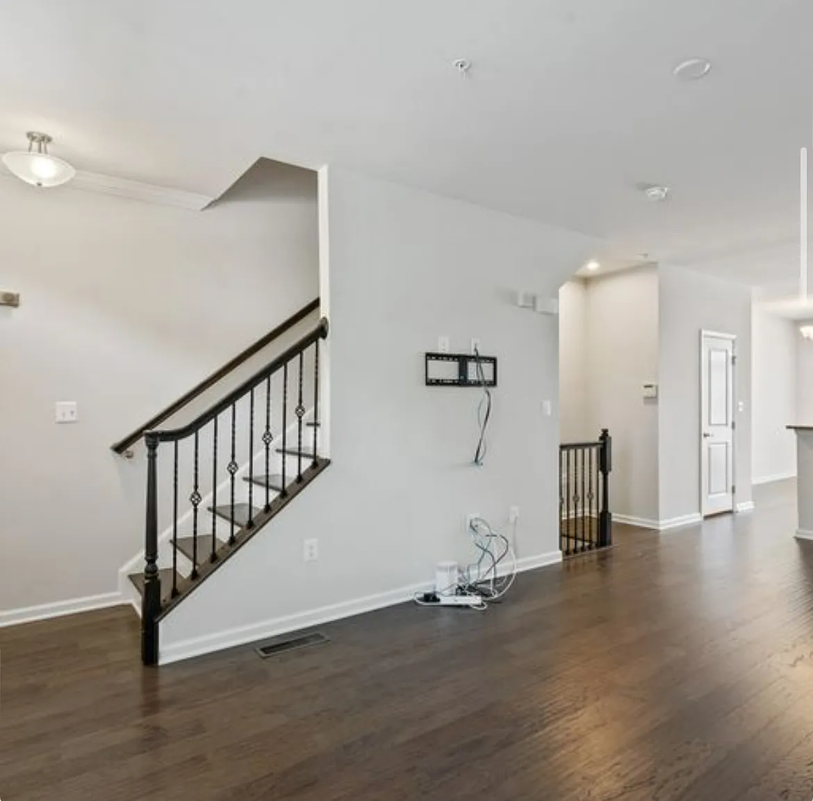 1221 Trenton Pl SE — Photo 3