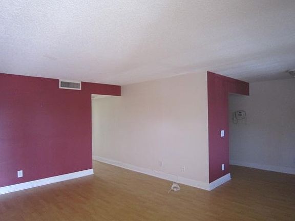 3rd image of 419 Meadows Cir #419
