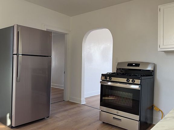 3rd image of 323 S 31st St #4