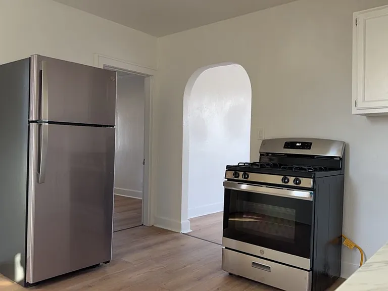 323 S 31st St #4 — Photo 3
