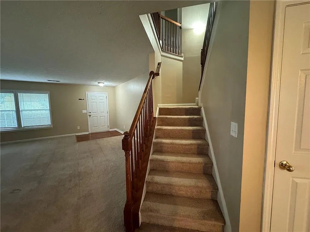4 bed, 2.5 bath, 2943 sqft, $2,250 — Photo 4