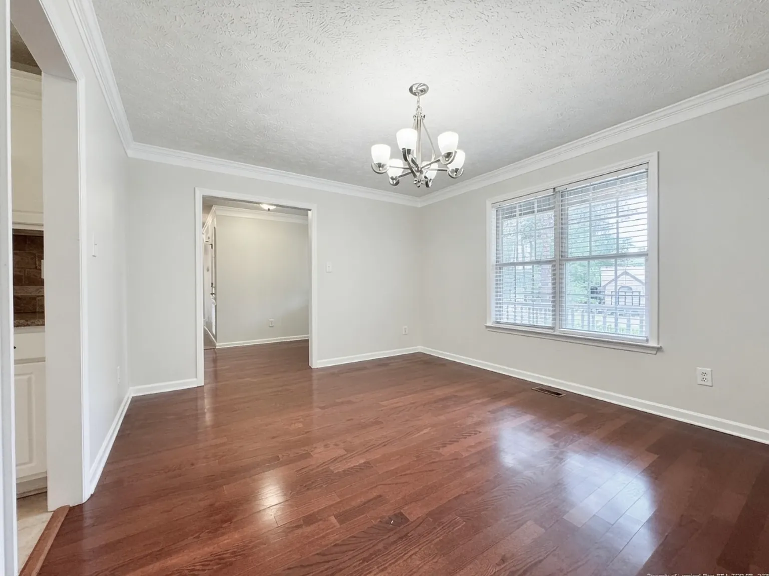 257 Lakeside Ln — Photo 3