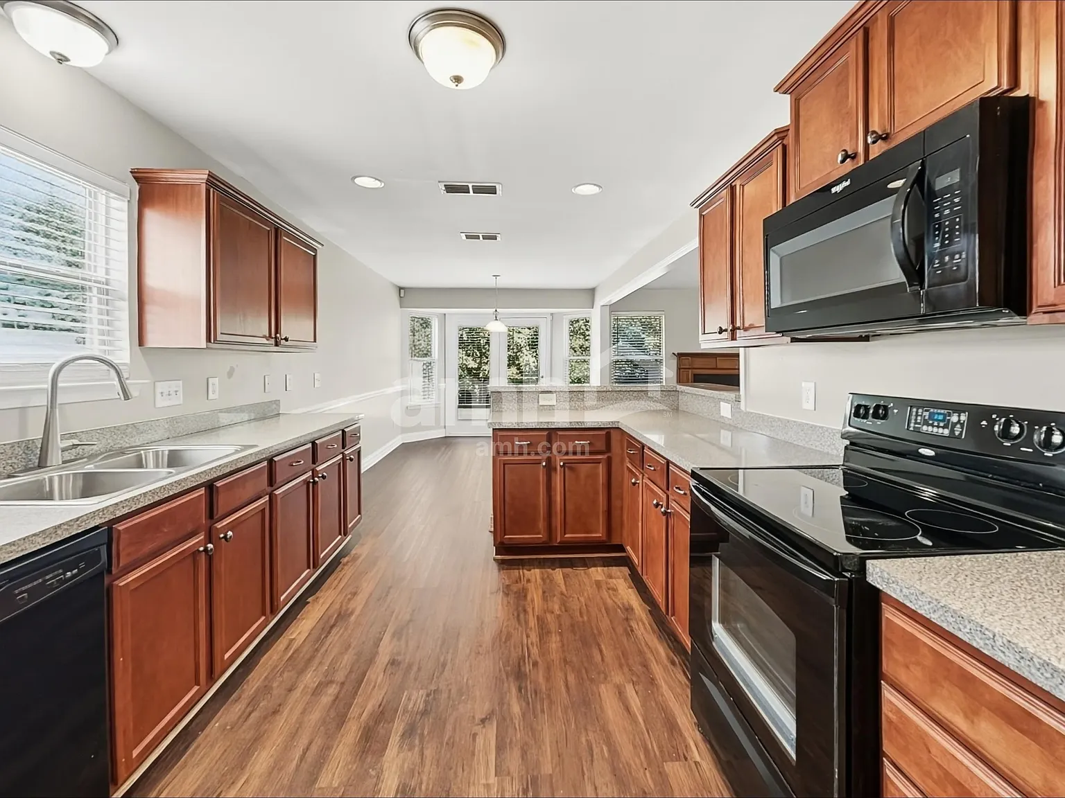 3 bed, 2.0 bath, 2018 sqft, $2,300 — Photo 4