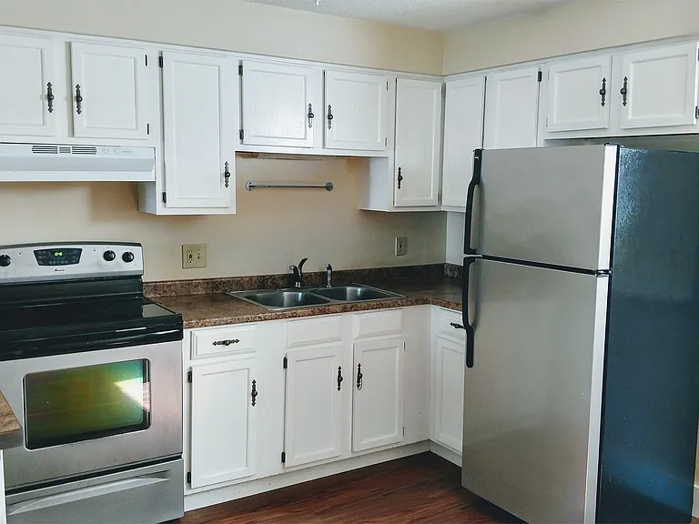 303 S Oak St #D — Photo 9