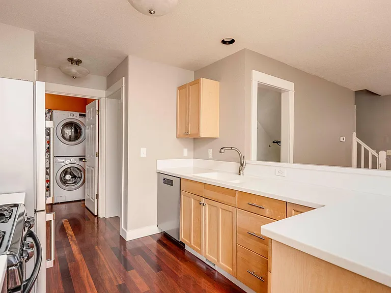 4017 NE Roselawn St — Photo 8