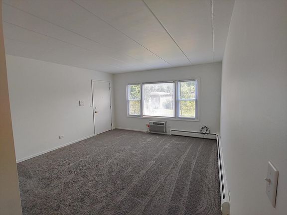 4th image of 104 W Willow St #2W