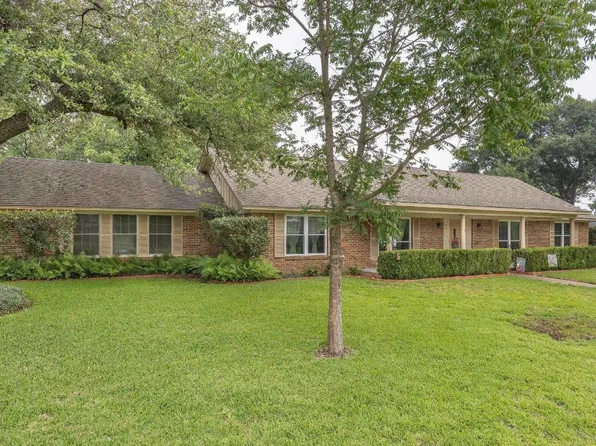 615 Dorchester Dr, Tyler, TX 75703