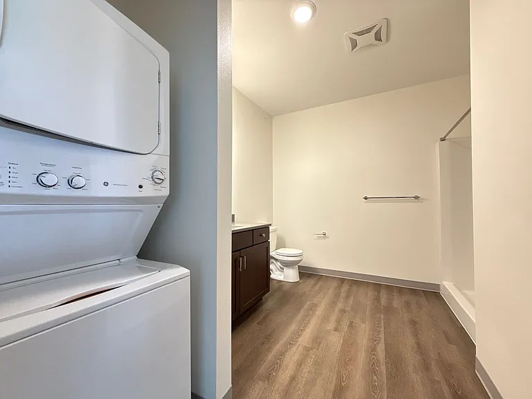 The Leo at the Hub Apartments — Photo 19