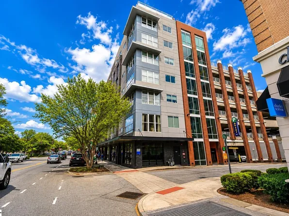 100 E Washington St APT 32, Greenville, SC 29601