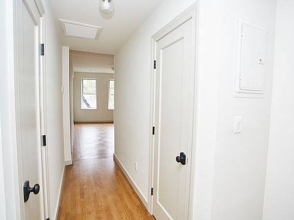 4th image of 29-12 Newtown Ave #D