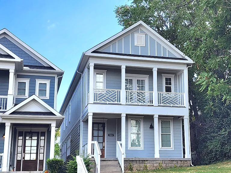 1020 Argyle Ave — Photo 1