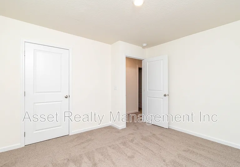 2076 Southwood Cir — Photo 31