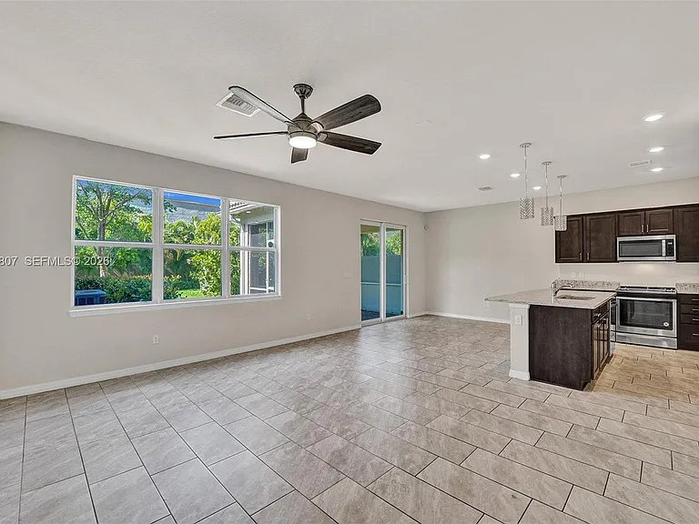 4764 Eucalyptus Dr — Photo 5