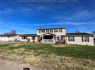 1313 Allendale Ct, New Haven, WV 25265