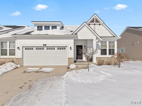 3093 Brayridge Dr, Jenison, MI 49428