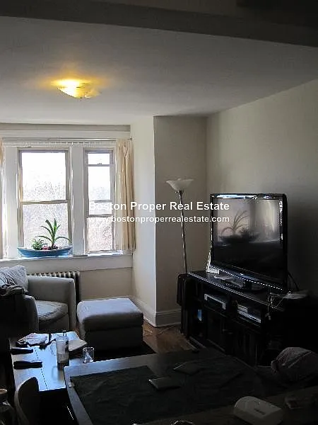 1109 Boylston St
