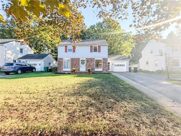 37 Montclair Dr, Rochester, NY 14617