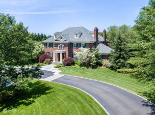 10 White Gate Dr, Glen Head, NY 11545