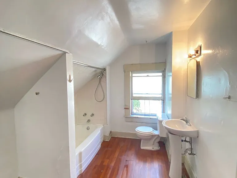 24-26 W 10th Ave — Photo 14