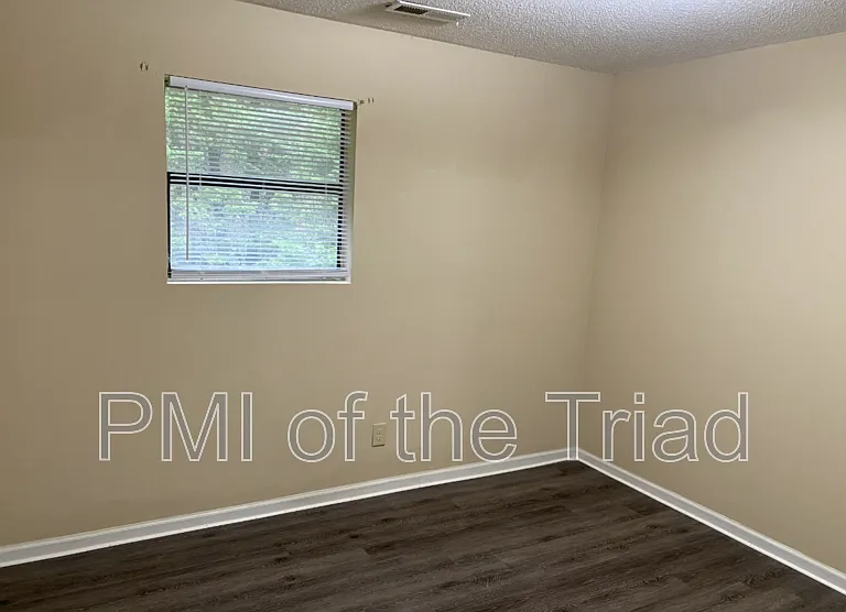 1500 Oakshire Ct #C — Photo 7