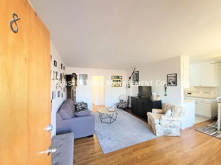 1023 E 1st St #8 — Photo 5