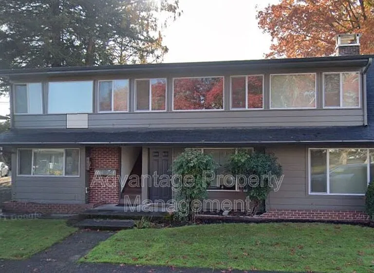 2662 NW Tyler Ave — Photo 3
