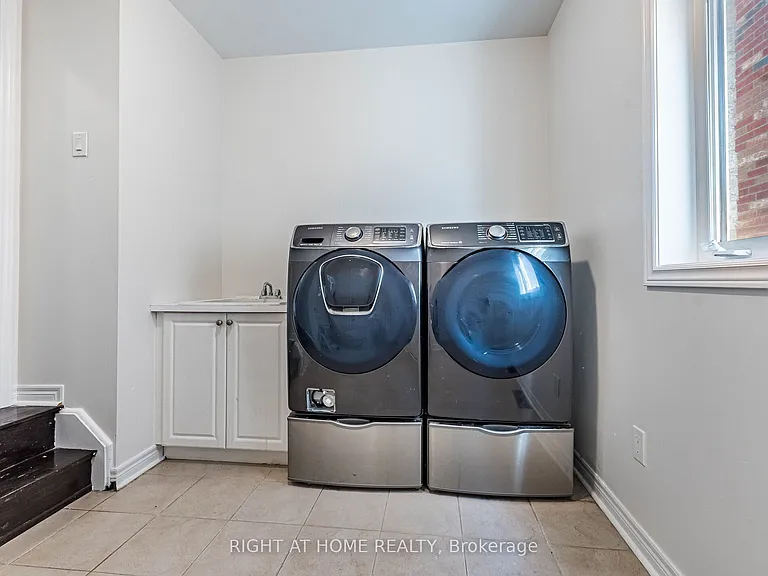 5441 Valhalla Cres — Photo 18