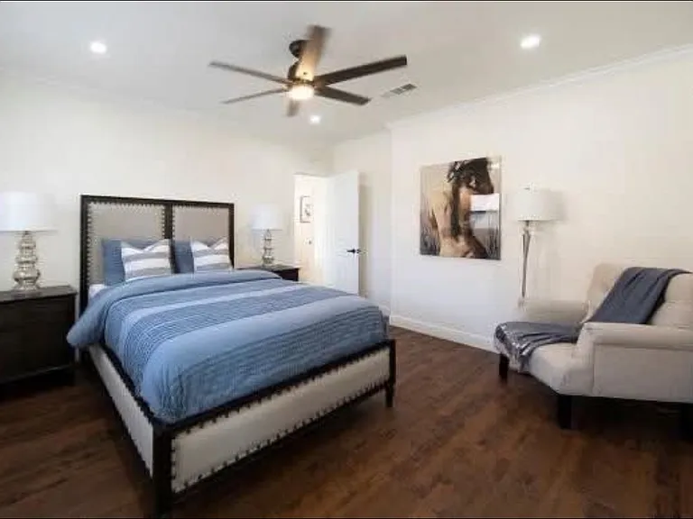 4279 Walton Ave — Photo 3