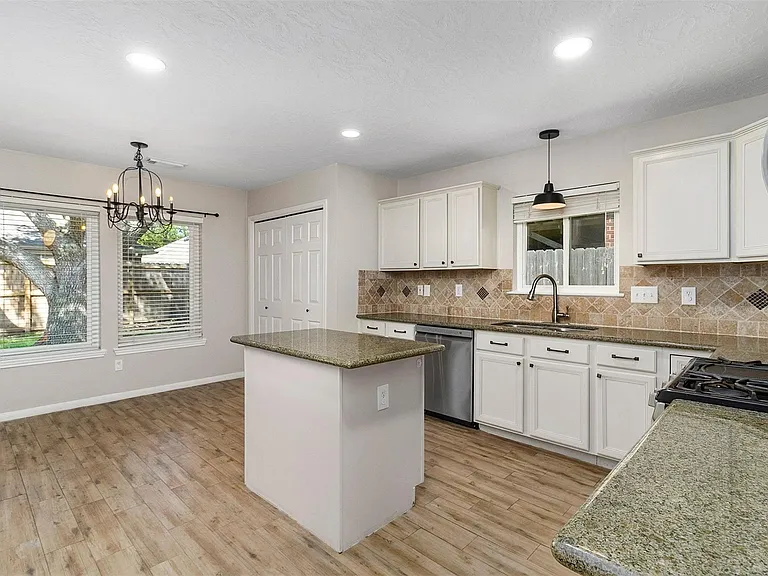 2918 Abbey Field Dr — Photo 8