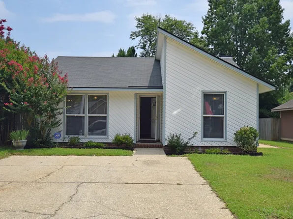 7060 Candlewood Dr, Fayetteville, NC 28314