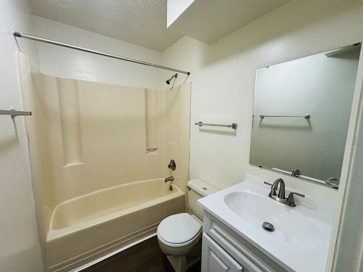 4 Bedroom 2.5 Bath Townhouse — Photo 2