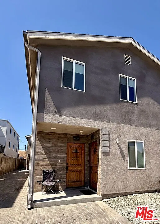 3 bed, 2.0 bath, 1200 sqft, $2,995 — Photo 3