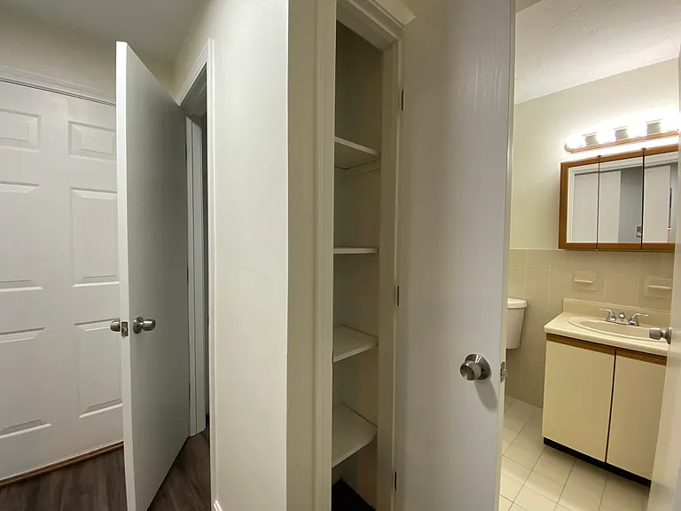 Park View Hills Condominiums — Photo 24