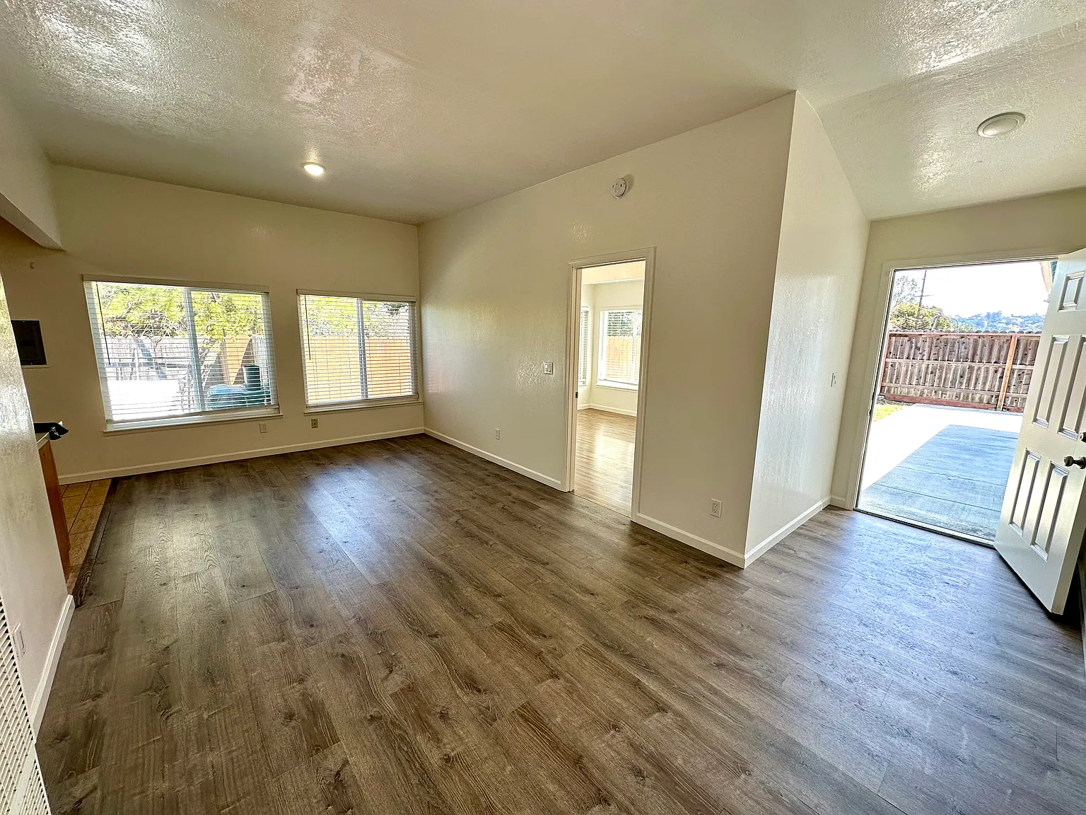 3074B Jo Ann Dr — Photo 2