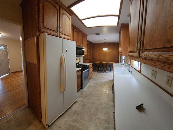 4th image of 589 Cuesta Dr