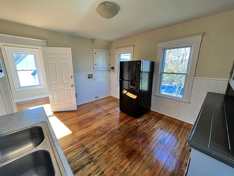 286 Potomac Ave — Photo 6