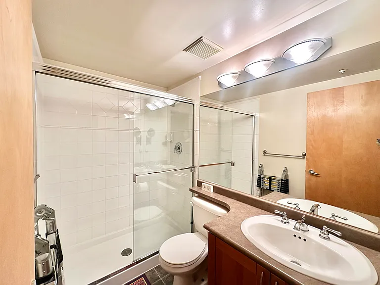 2688 Vine St — Photo 22