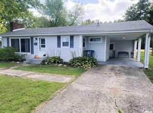 221 Hickory St, Flora, IL 62839