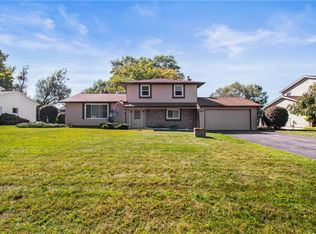 211 Sherri Ann Ln, Rochester, NY 14626