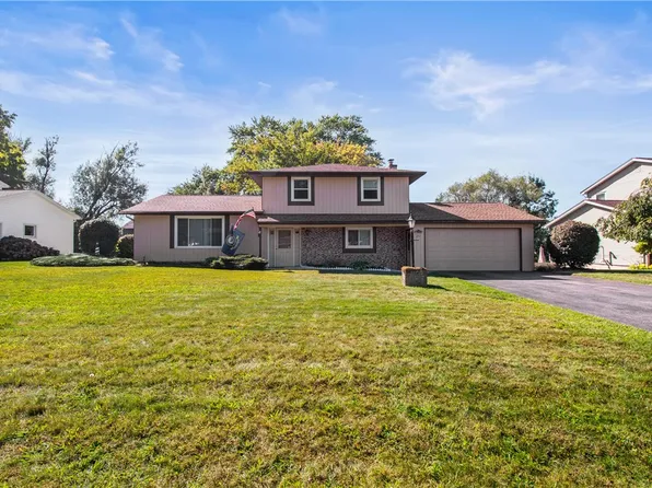 211 Sherri Ann Ln, Rochester, NY 14626