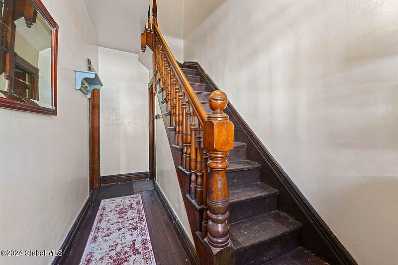 5th image of 102 Dove Street