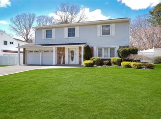 42 Roy Dr, Nesconset, NY 11767