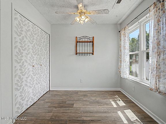 5th image of 7106 Maplewood Cv