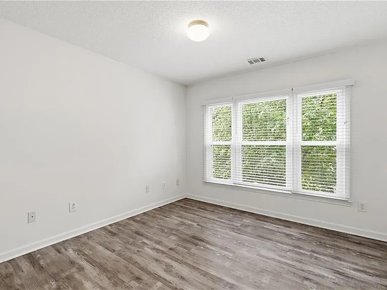 6430 Barwick Ln — Photo 29