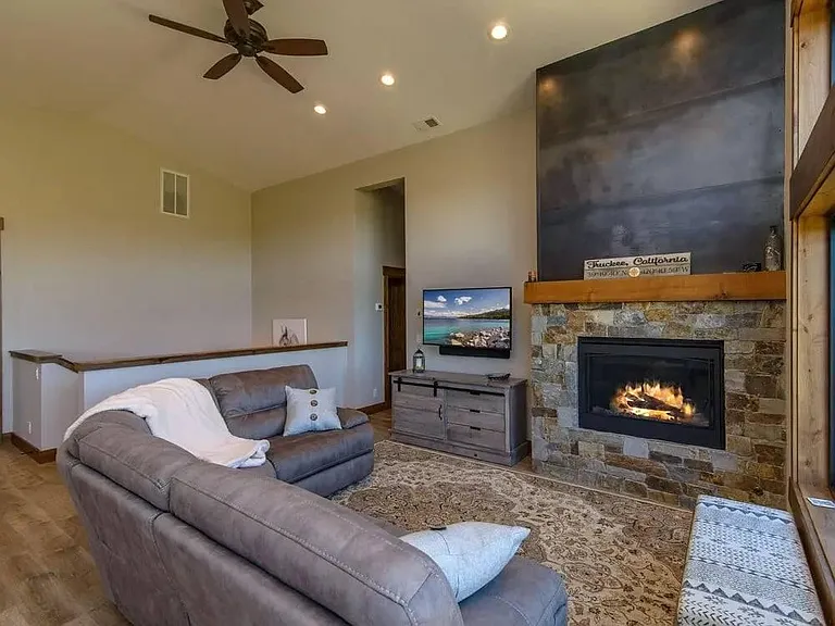 13779 Northwoods Blvd — Photo 13