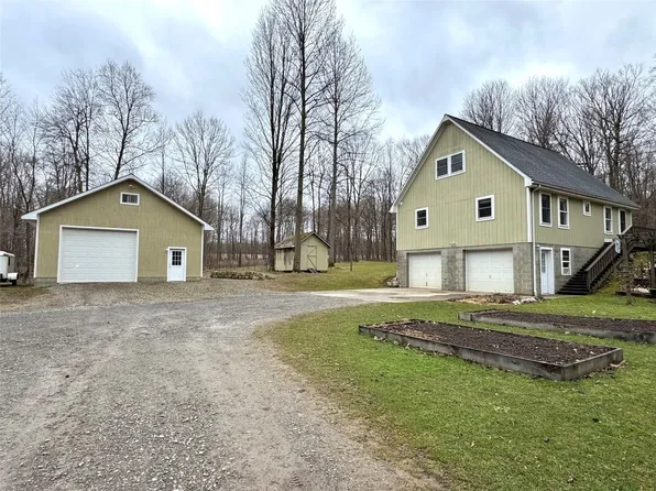 18405 Price Rd, Saegertown, PA 16433