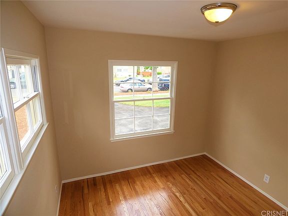 4th image of 17056 Burton St